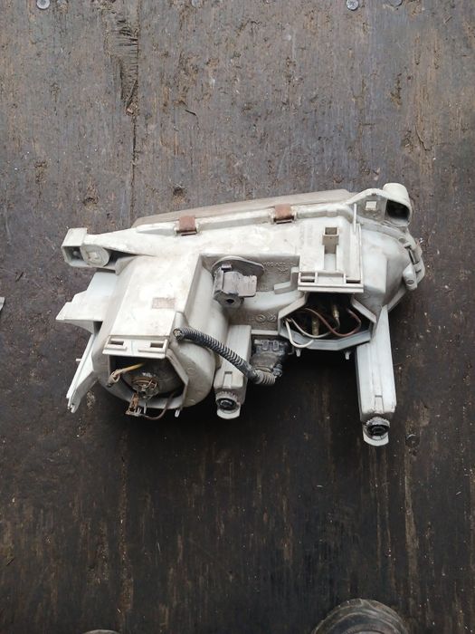 Фара Альфа Ромео 146 в оригинале правая