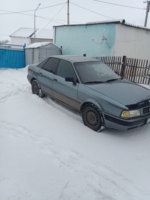 Audi 80  B4.