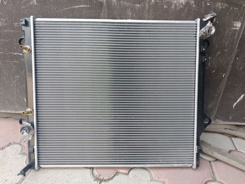 Радиатор охлаждения двигателя Toyota  Prado 120, 4runner, fj cruiser