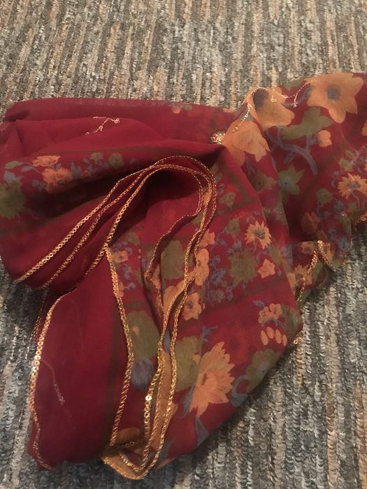 Esarfa eleganta, model floral