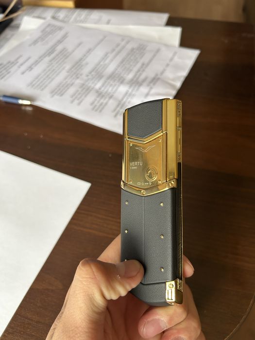 продам Vertu signature