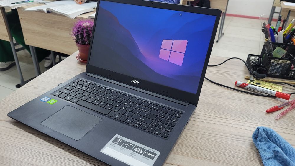 Noutbuk
Protsessor: i7 8th gen 
SSD : 500GB M2 Kingston
Video carta :