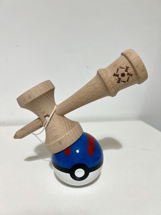 Kendama USA Pokemon - Bilă Pokeball Lucioasă