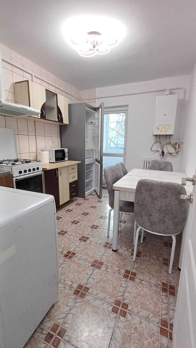 3 camere, apartament de închiriat
