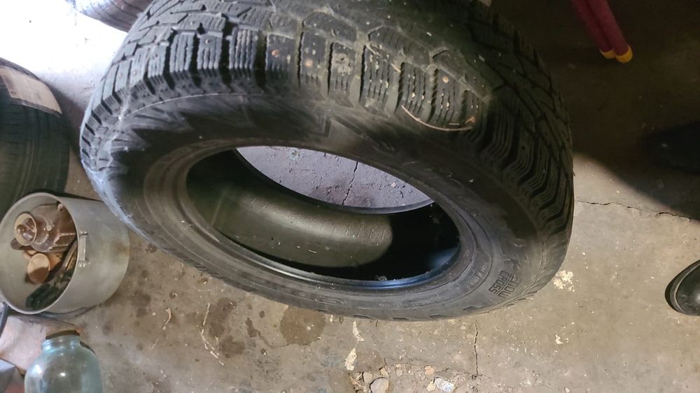 продам 2 резины 215/65 R16