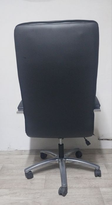 Кресла разные смотрите