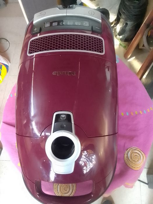 Vând aspirator miele