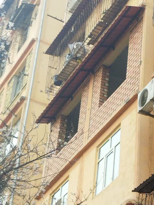 Установка козырьков и Бельевых роликов.