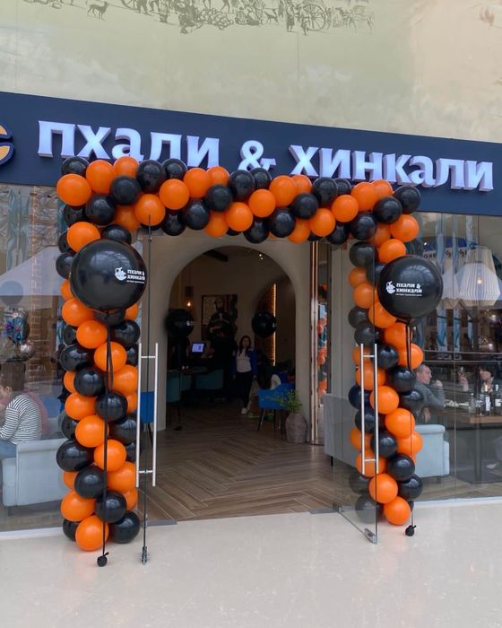 Арка из шаров для входной группы