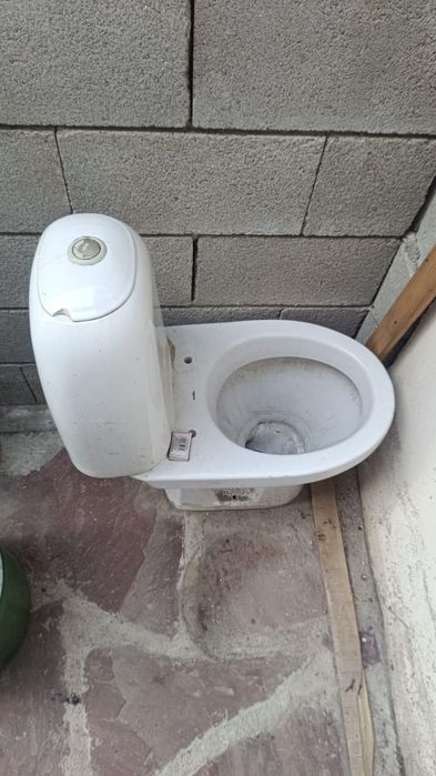 Унитазы продам б/у