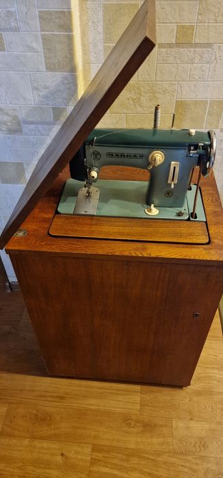 Швейная машинка Чайка-2