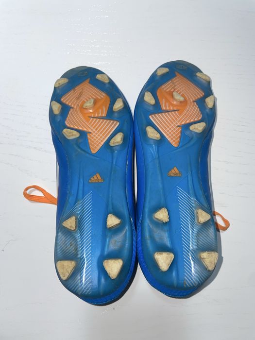 Adidas F30Adizero – model iconic, purtat și de Lionel Messi