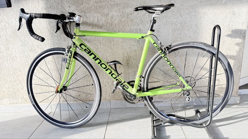 Vând bicicletă cursieră Cannondale