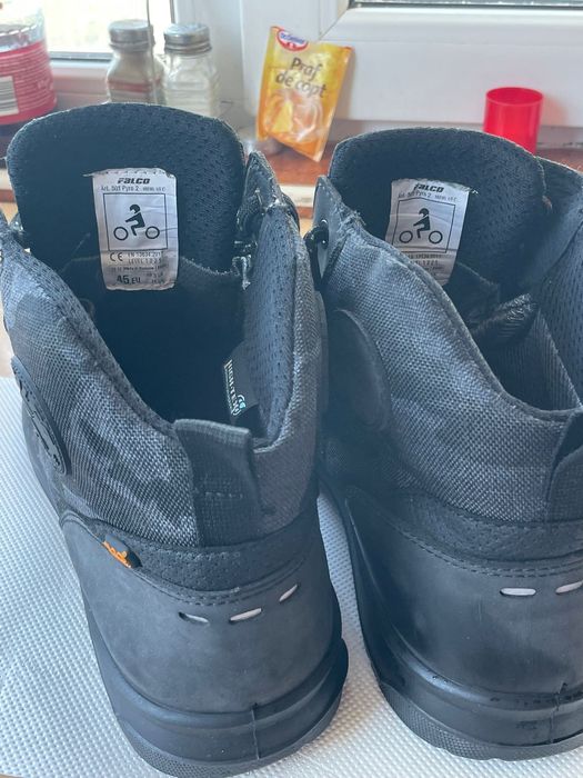 Ghete Moto masura 45 folosite doar in scola