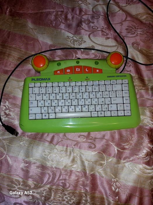 Продавам  клариатура за компютър