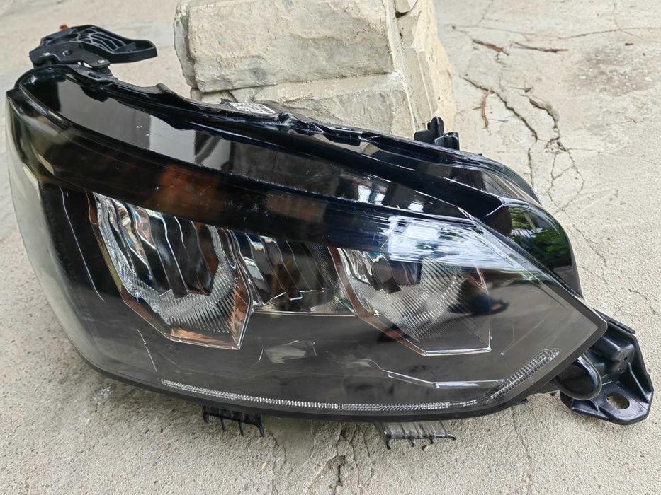 Фар Peugeot 208 LED десен / Фар Пежо 208 LED / Фар Peugeot 2008 / Фар Пежо 2008 LED Оригинален