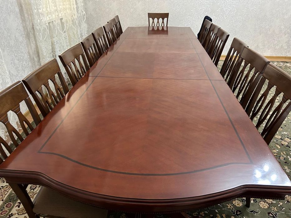 большой гостевой стол