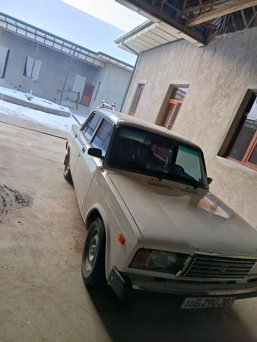 Vaz 2107 sotiladi