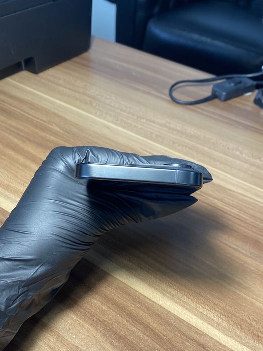 iPhone 15 Pro• 256 GB • Black Titanium