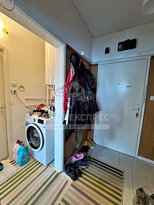 Двустаен апартамент, с изба, панорамна гледка, кв.Запад