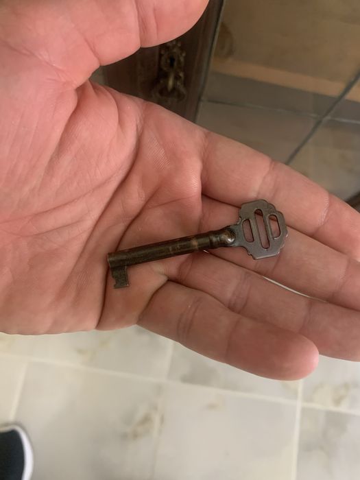 Антична витрина за дома