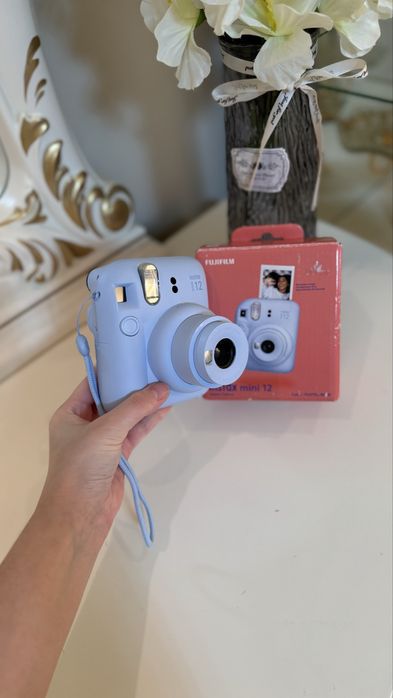 instax mini 12 почти новый