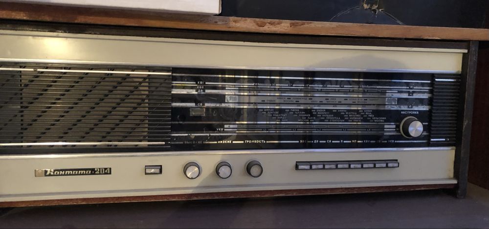 Радио с пластинками ретро