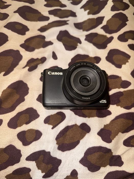 Vand camera canon eos m10
