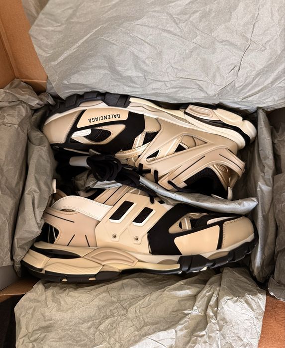 Balenciaga track 48