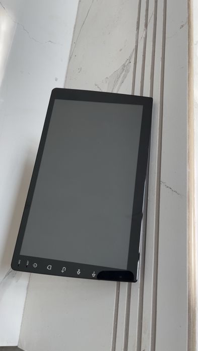 Tabletă pentru masina nouă