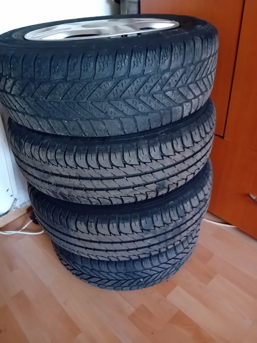 Vând sau schimb roti cu cauciucurile noi R14