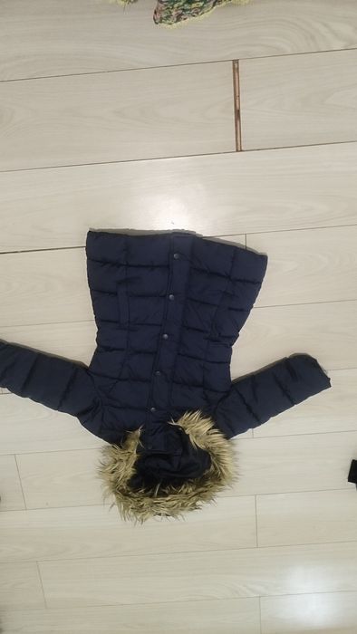 Продам куртку зимнюю на девочку