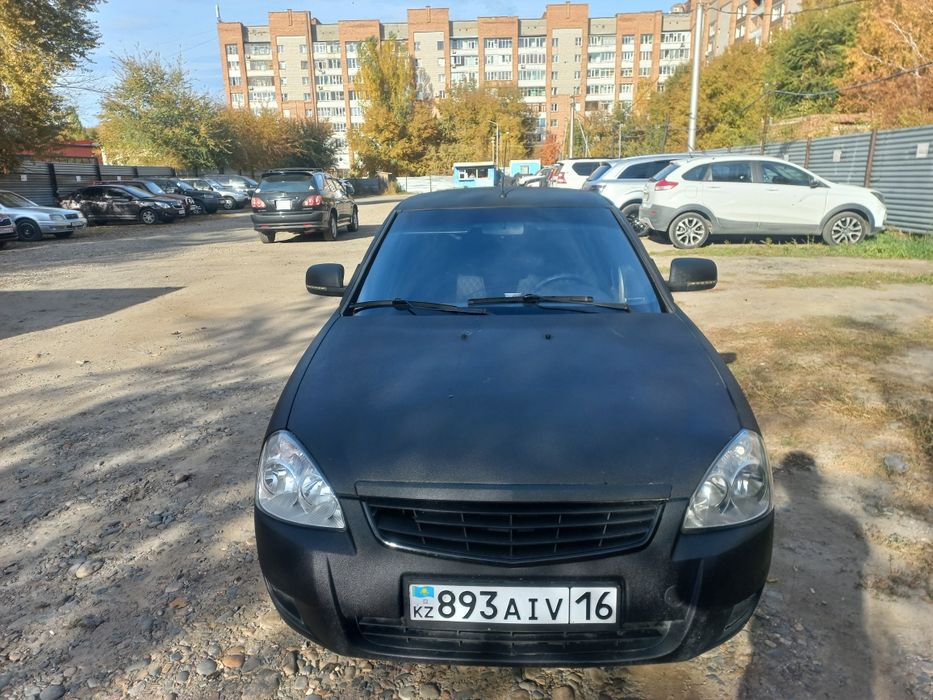 Приора хэчтбэк.   .