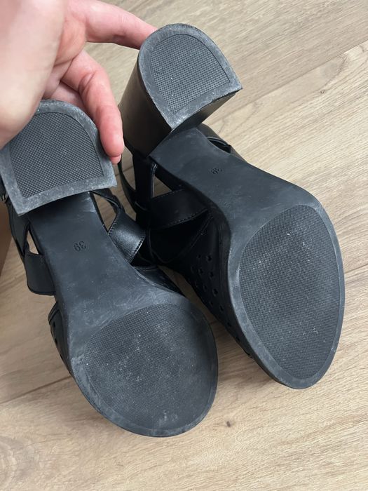 Кожени обувки на ток 39 номер