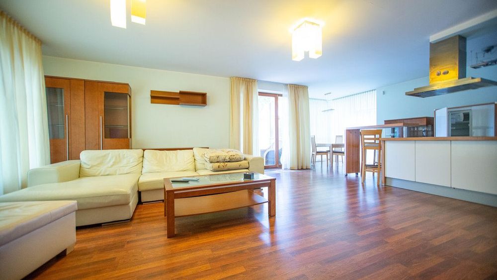 Продавам тристаен апартамент в Манастирски ливади