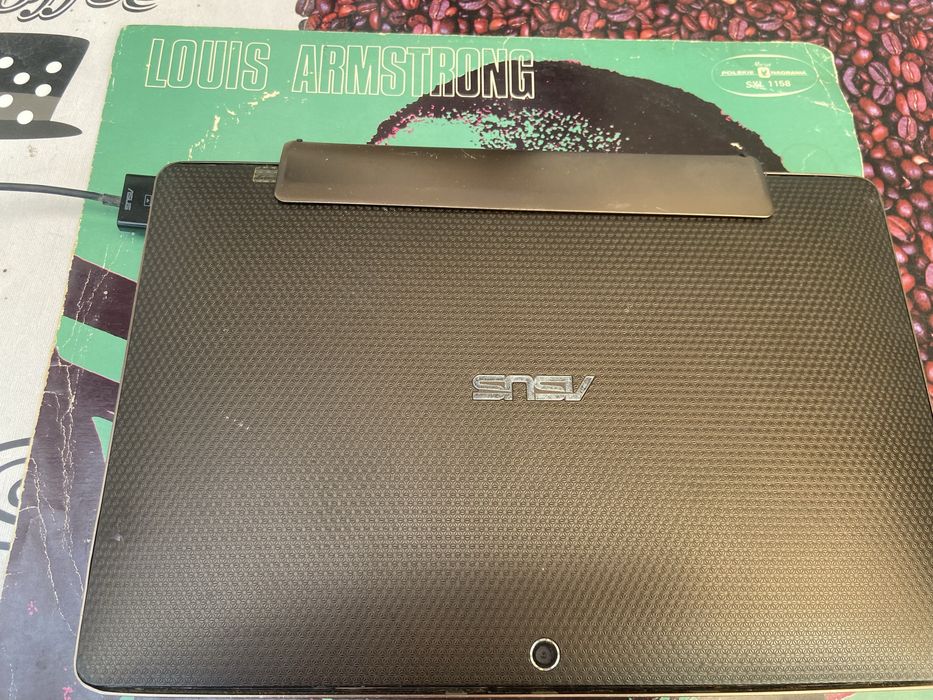 Tableta Asus cu tastaura inclusa