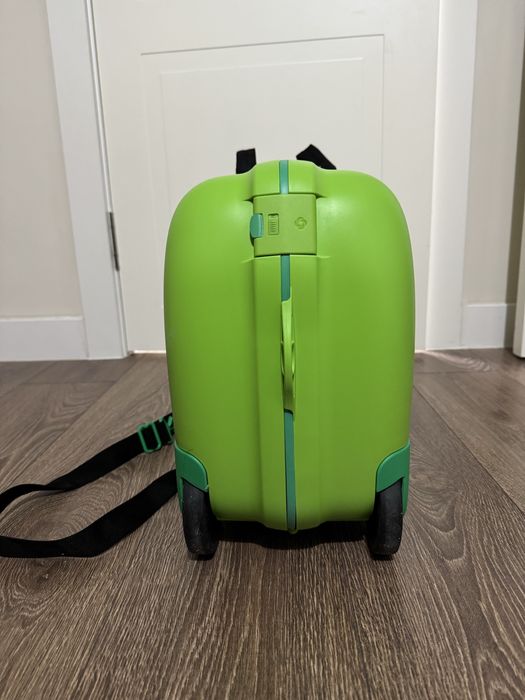 Детский чемодан новый