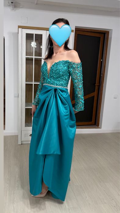 Rochie lucrata manual. Purtata o singura data (4 ore)