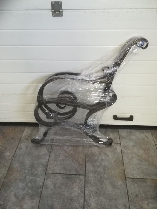 Bănci.mese.balansoare. băncuțe fier forjat