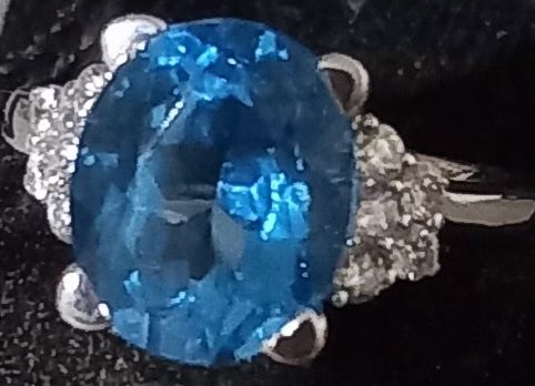 24 Брилианта Топаз природный.