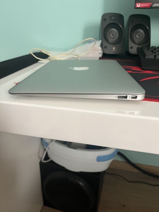 Macbook Air 11-inch i5 128 ssd mid 2013