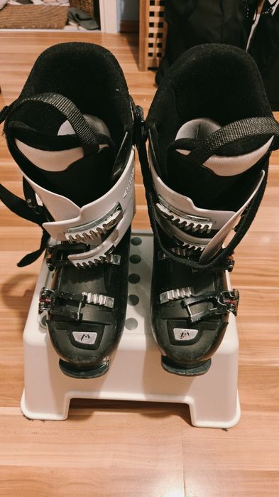 Продавам ски обувки HEAD