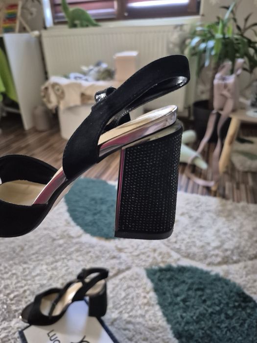 Vand sandale din piele