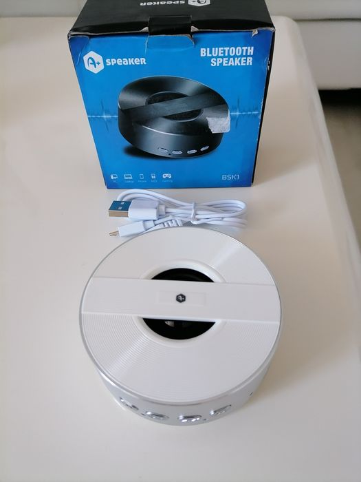 Vând boxă Bluetooth nou nouța calitate la cutie.