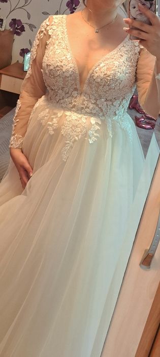 Vand rochie de mireasa + cerc si voal