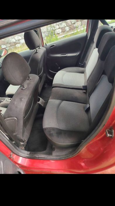 Продавам Пежо 206