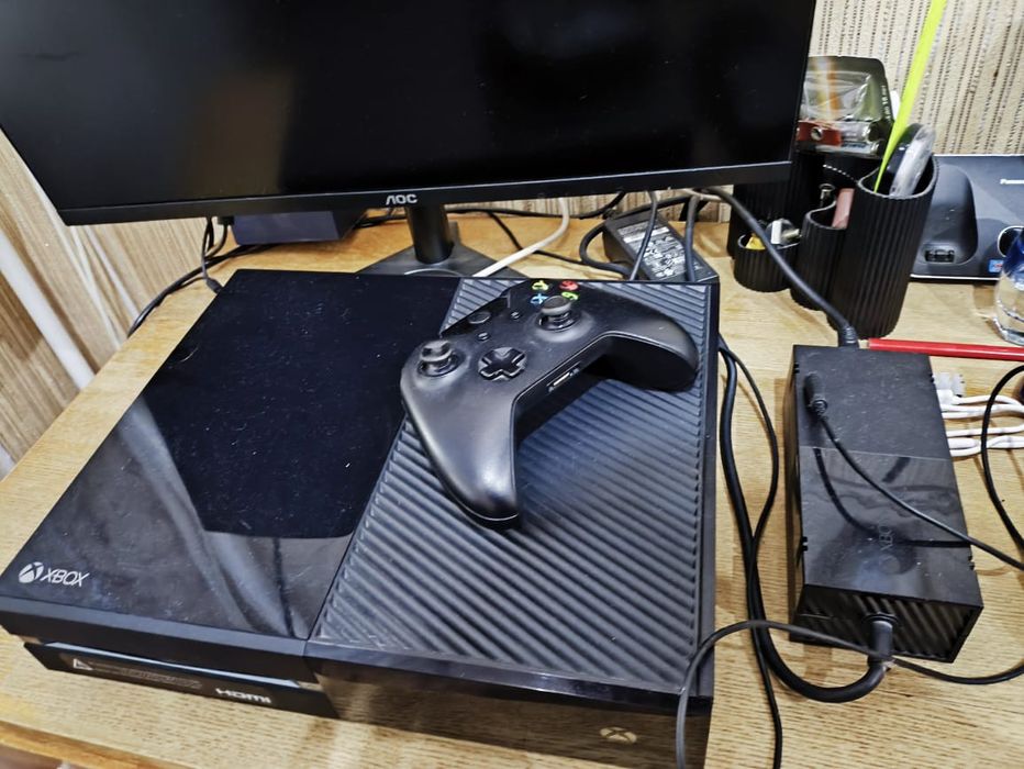 Xbox one + один джойстик