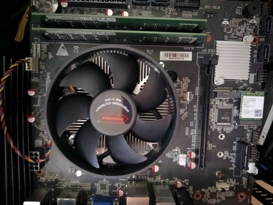Unitate Gaming Ryzen 7 3800x Nvidia 1080ti B550 16gb ram