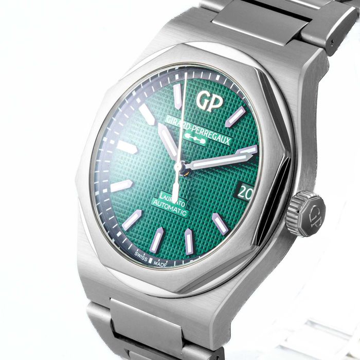 Girard Perregaux Laureato 42mm 81010-11-3153-1CM Green dial