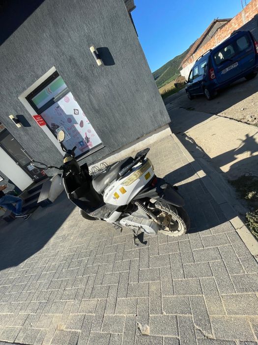 Scuter 49 centimetri cubi